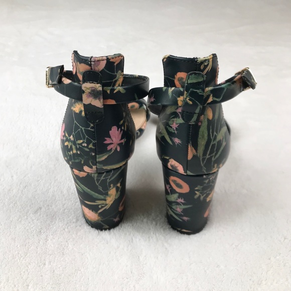 Vince Camuto block heel sandals - Picture 4 of 6